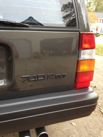 Illustration for article titled For $10,000, This 1990 Volvo 740 Estate Could Have You Saying Snakes Alive!
